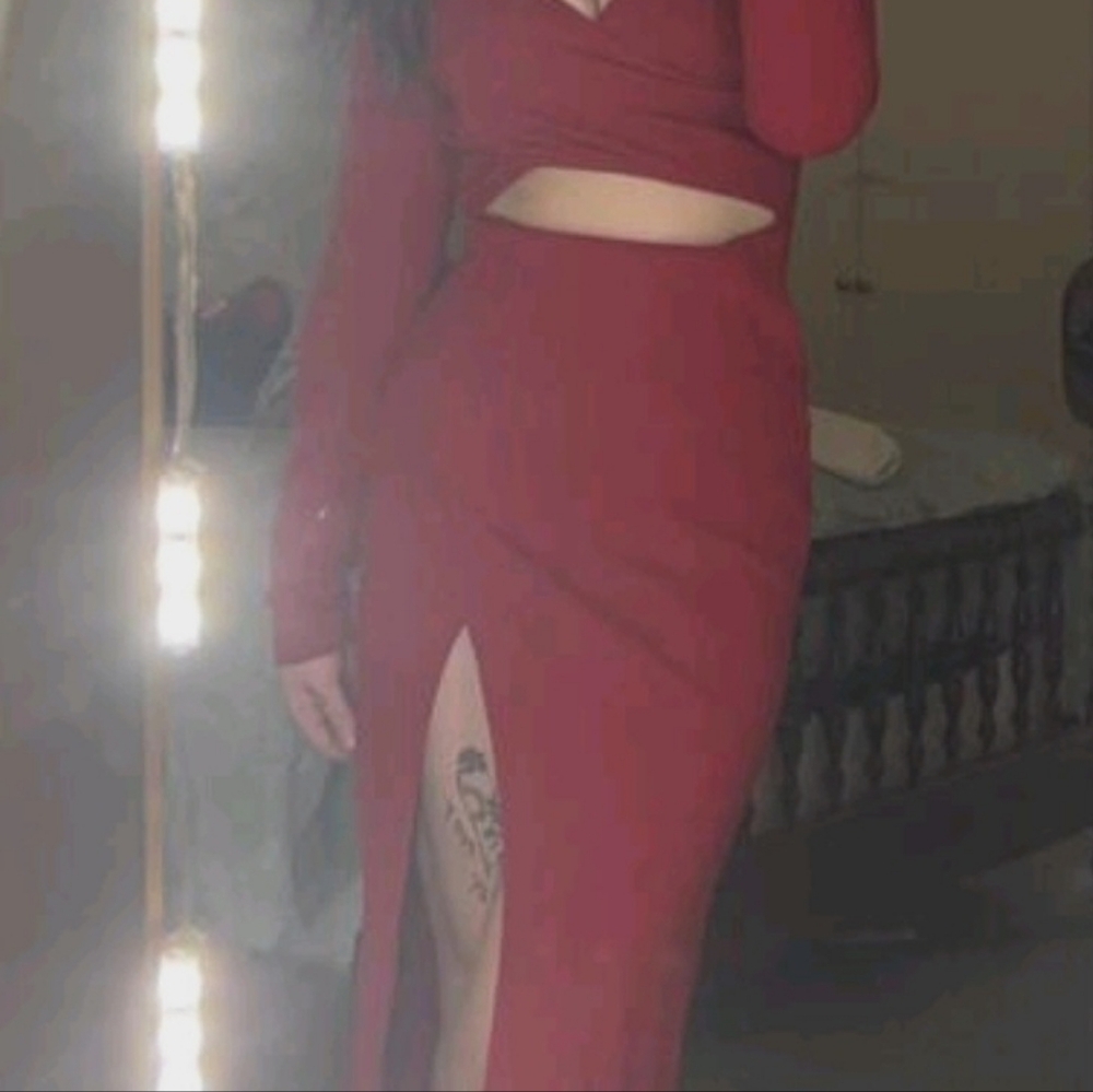 🆕️Elegant White Cut-Out Maxi Dress - Picture 4 of 5